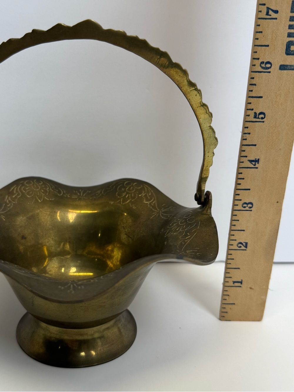 Vintage Brass Ruffled Basket Handle Engraved Floral Design Bowl Storage Decore - Picture 8 of 8
